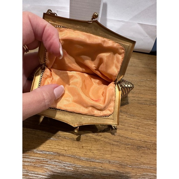 Vintage 1940's 1950's Whiting & Davis Gold Mesh Handbag - Picture 4 of 8